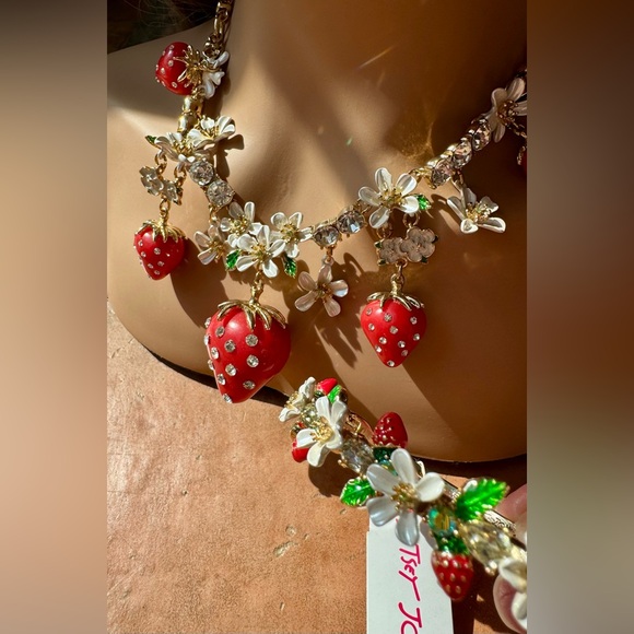NWT ❤️🔥BETSEY JOHNSON🔥❤️ Strawberry SET - Statement Necklace & Bracelet - Picture 9 of 9